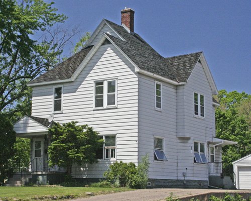 908 1/2 East Madison Street Eau Claire