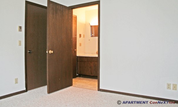 Master (Access to Bathroom)