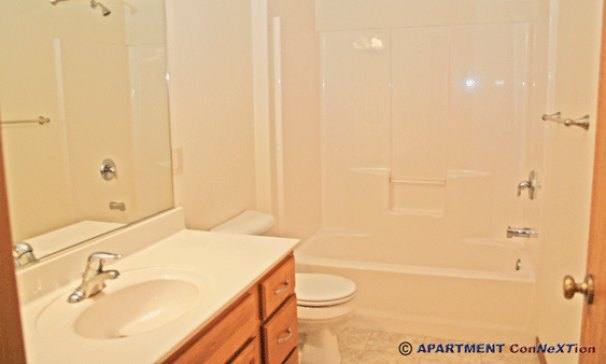 2nd Full Bathroom with Tub/Shower