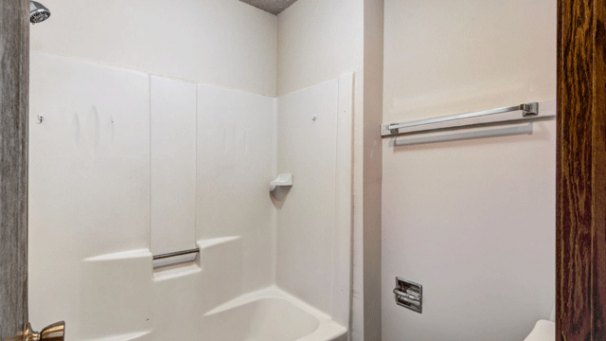 Bathroom Tub / Toilet Compartment