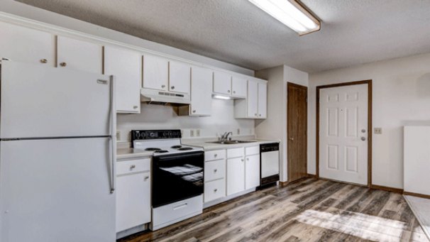 Kitchen & Dining Area