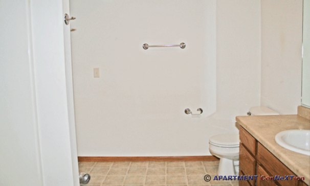 Full Bathroom with Tub/Shower