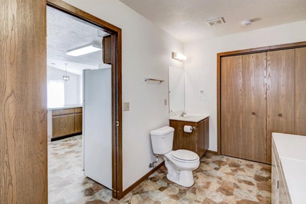 Half-Bathroom / Laundry